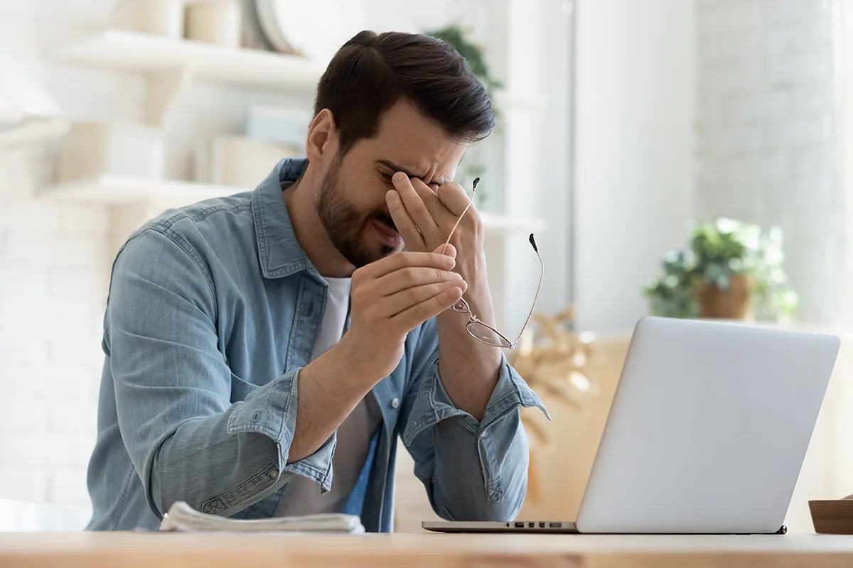 Hipermetrop Baş Ağrısı Yapar mı? Yakın Görmede Zorlanma Neden Olur?