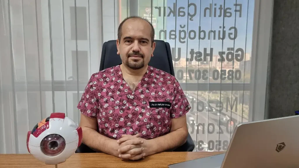 Doç. Dr. Fatih Çakır Gündoğan göz kliniğinin muayene odasından görüntü