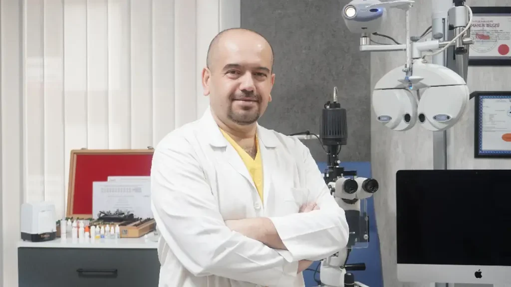Göz doktoru Dr Fatih Çakır Gündoğan klinik ortamında
