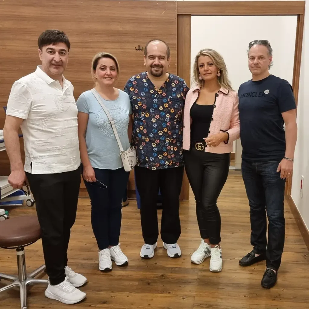 Dr Fatih Çakır Gündoğan Almanya’dan gelen hastalarıyla birlikte