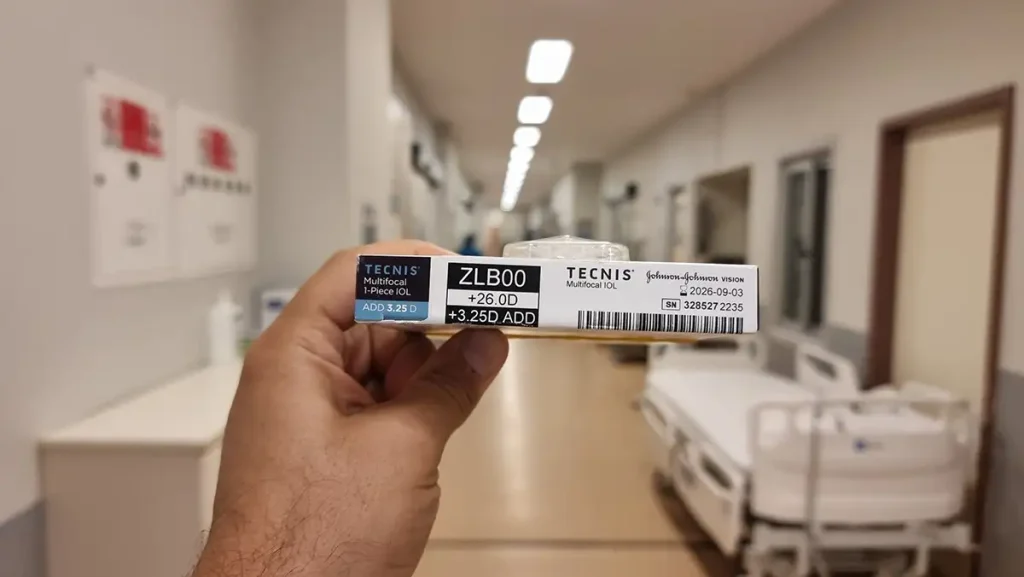 Johnson & Johnson TECNIS göz içi lensi ile katarakt ameliyatı hazırlığı