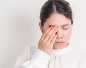 Tek göz ağrısı neden olur ve ne zaman tehlikelidir sorusunu anlatan featured görsel